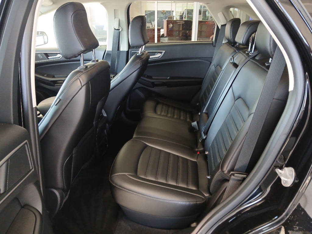 2023 Ford Edge SEL photo 10