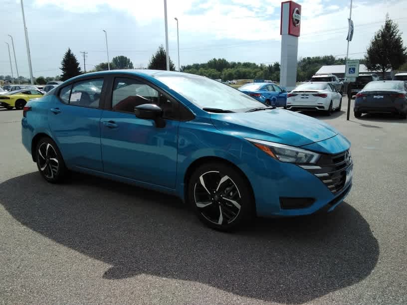 2025 Nissan Versa Sedan SR's photo
