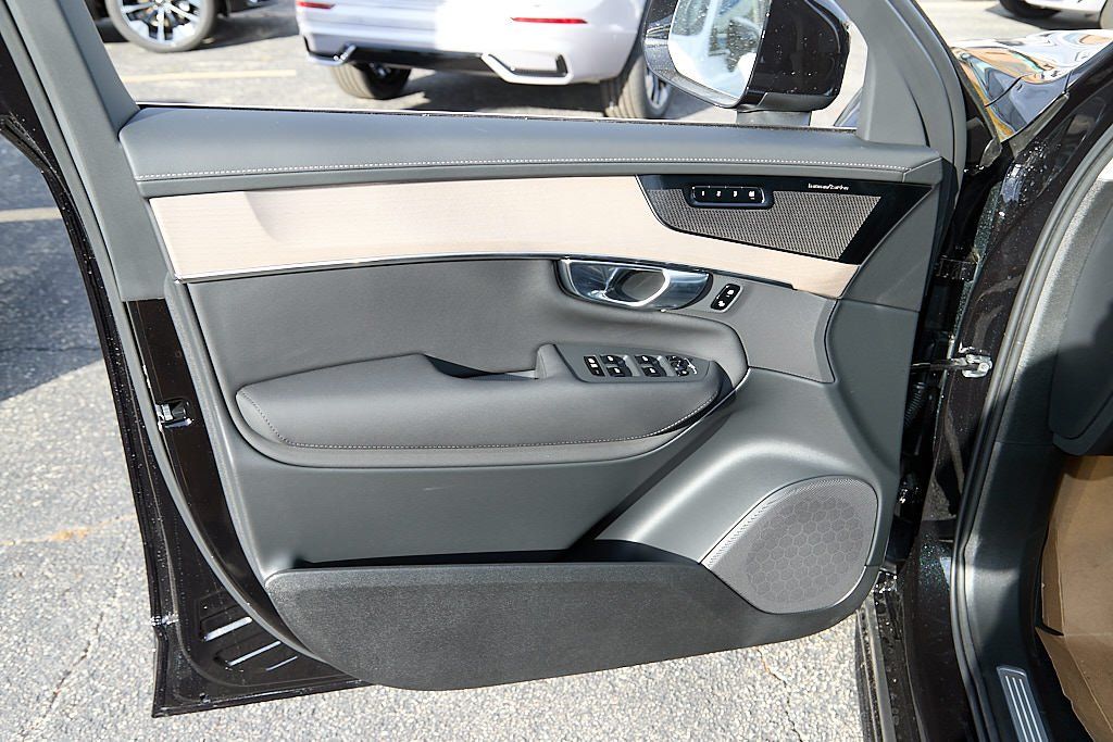 2026 VOLVO XC90 - Image 9