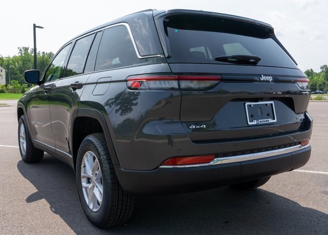 2025 Jeep Grand Cherokee Laredo X photo 4