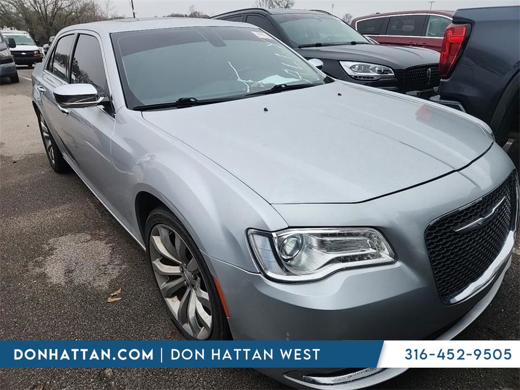 2020 Chrysler 300 Limited's photo