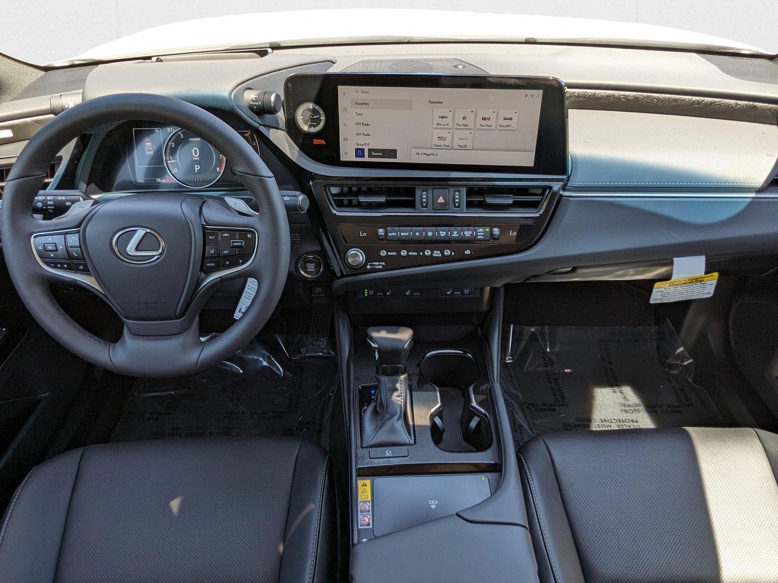 2024 Lexus ES 250 photo 14