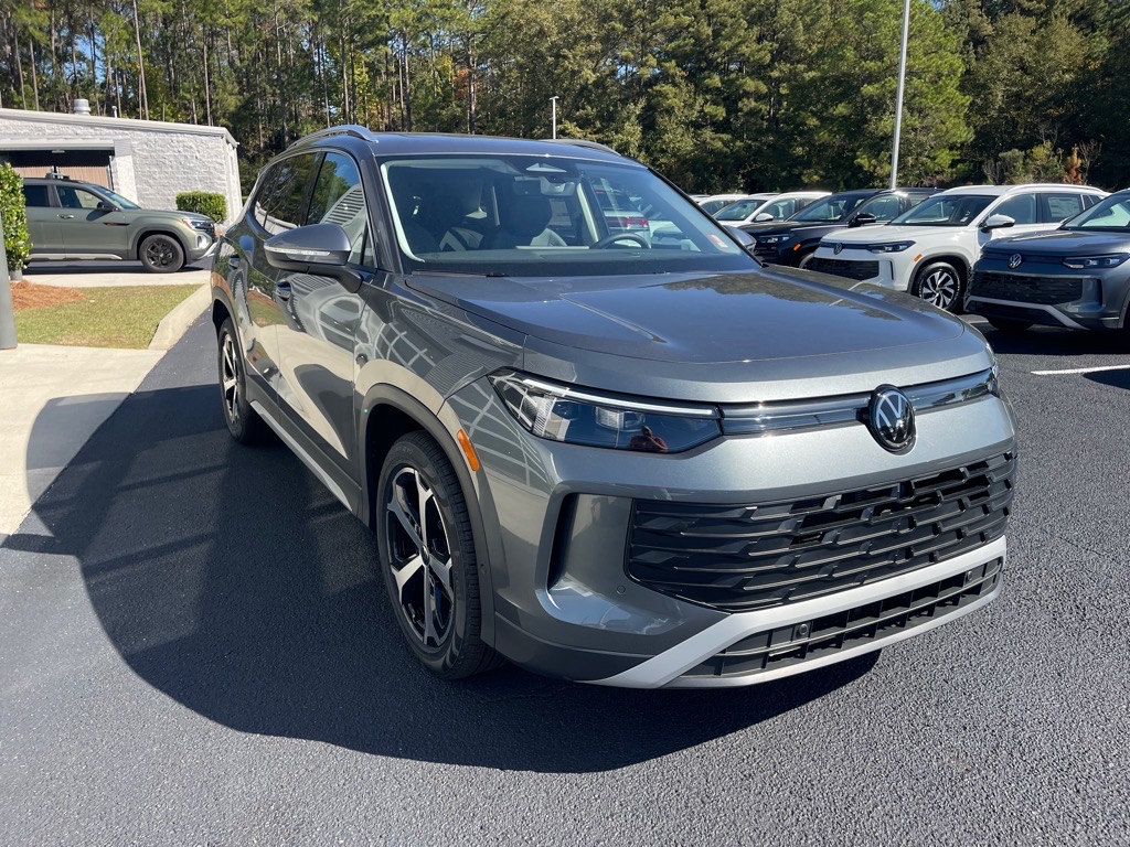 2025 Volkswagen Tiguan SE photo 2