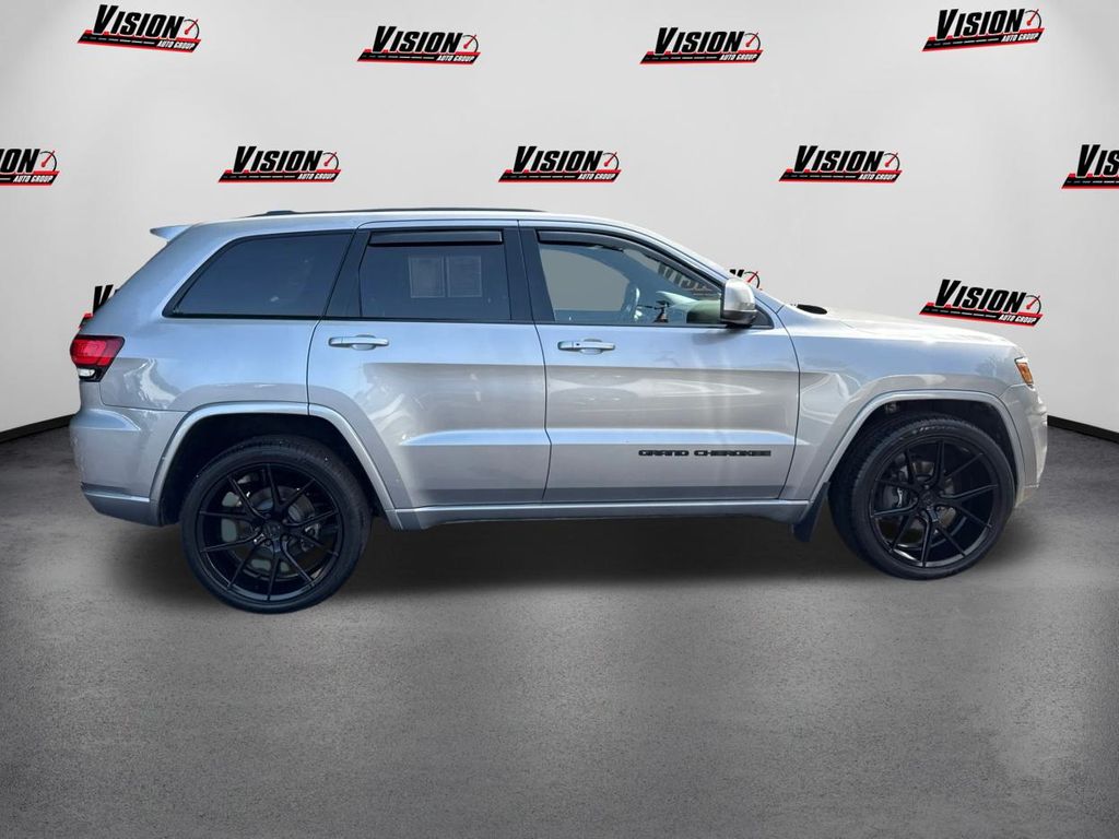 2020 Jeep Grand Cherokee Altitude photo 2