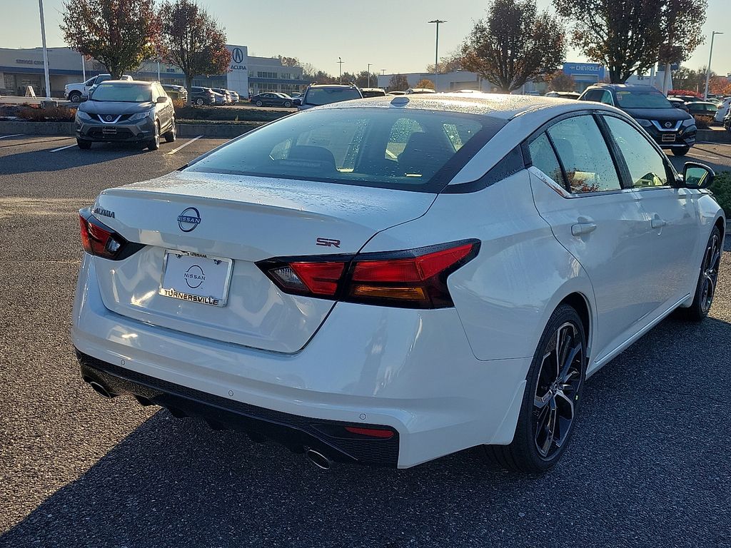 2025 Nissan Altima 2.5 SR photo 4