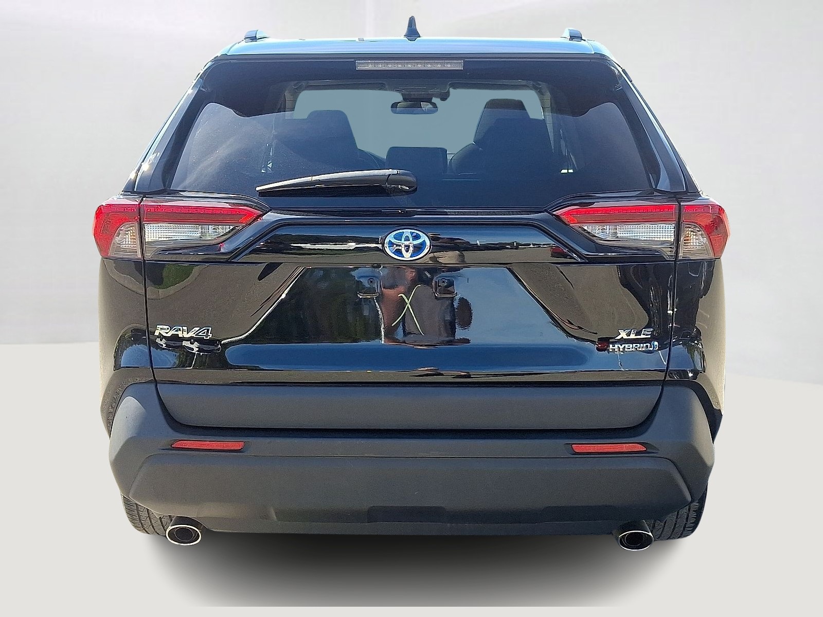 2022 Toyota RAV4 Hybrid XLE photo 2