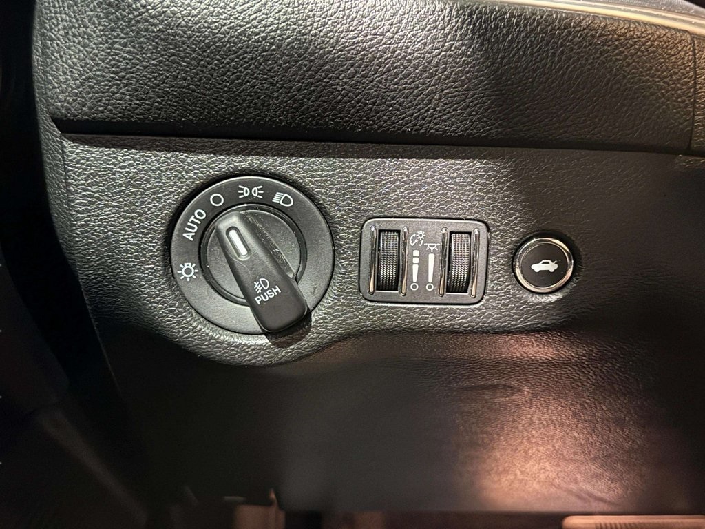2022 Dodge Challenger SXT photo 17