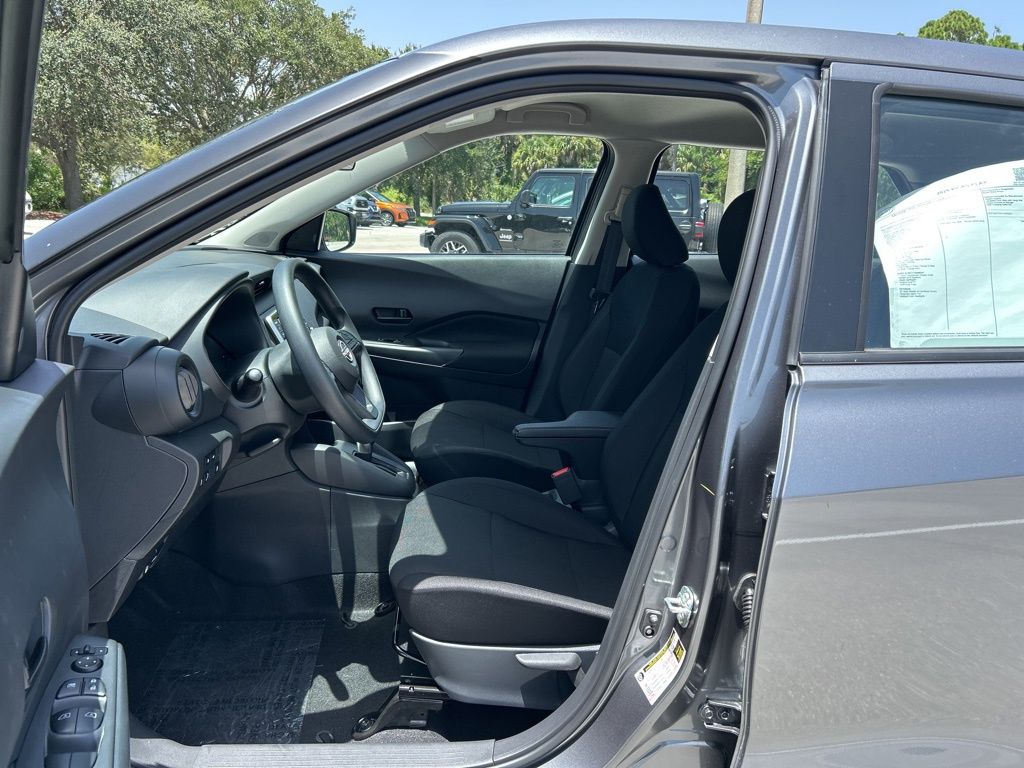 2025 Nissan Kicks Play S photo 9