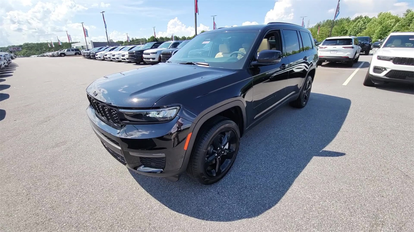 2025 Jeep Grand Cherokee Limited photo 2