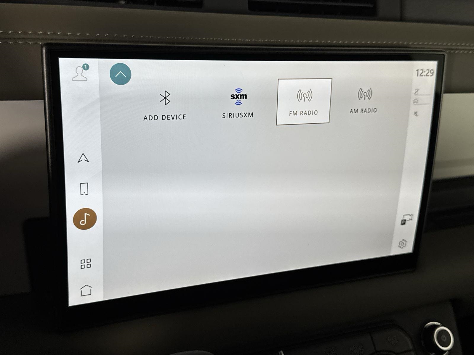2025 Land Rover Defender 110 X-Dynamic SE photo 18