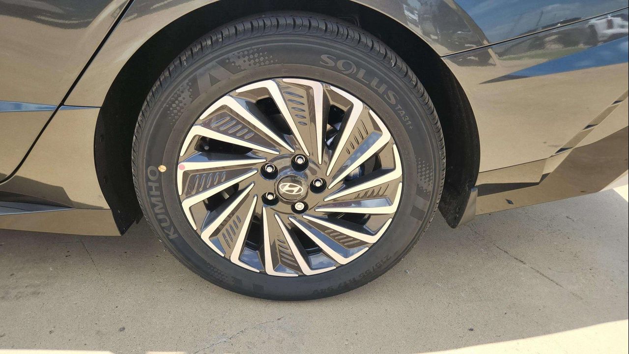 2025 Hyundai Sonata Hybrid Limited photo 23
