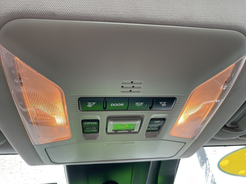 2021 Toyota RAV4 Hybrid XLE photo 17