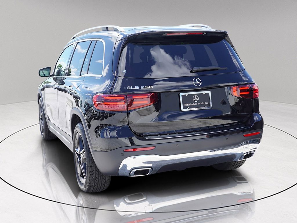 2026 Mercedes Benz GLB 250 photo 2