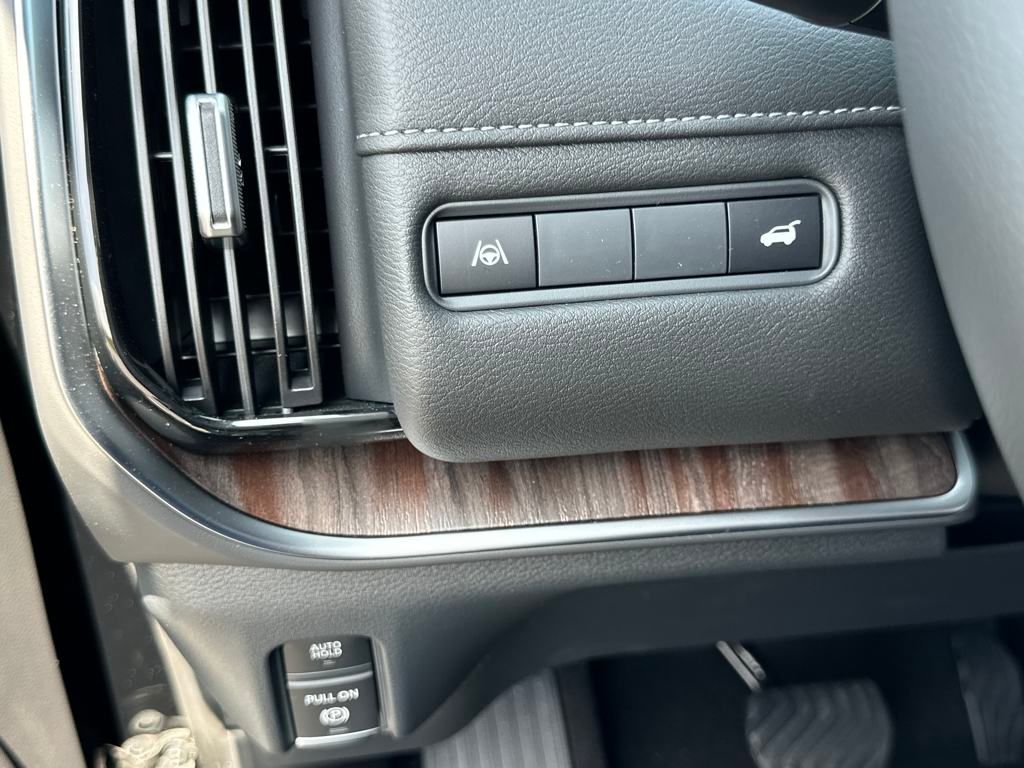 2025 Nissan Armada SL photo 14