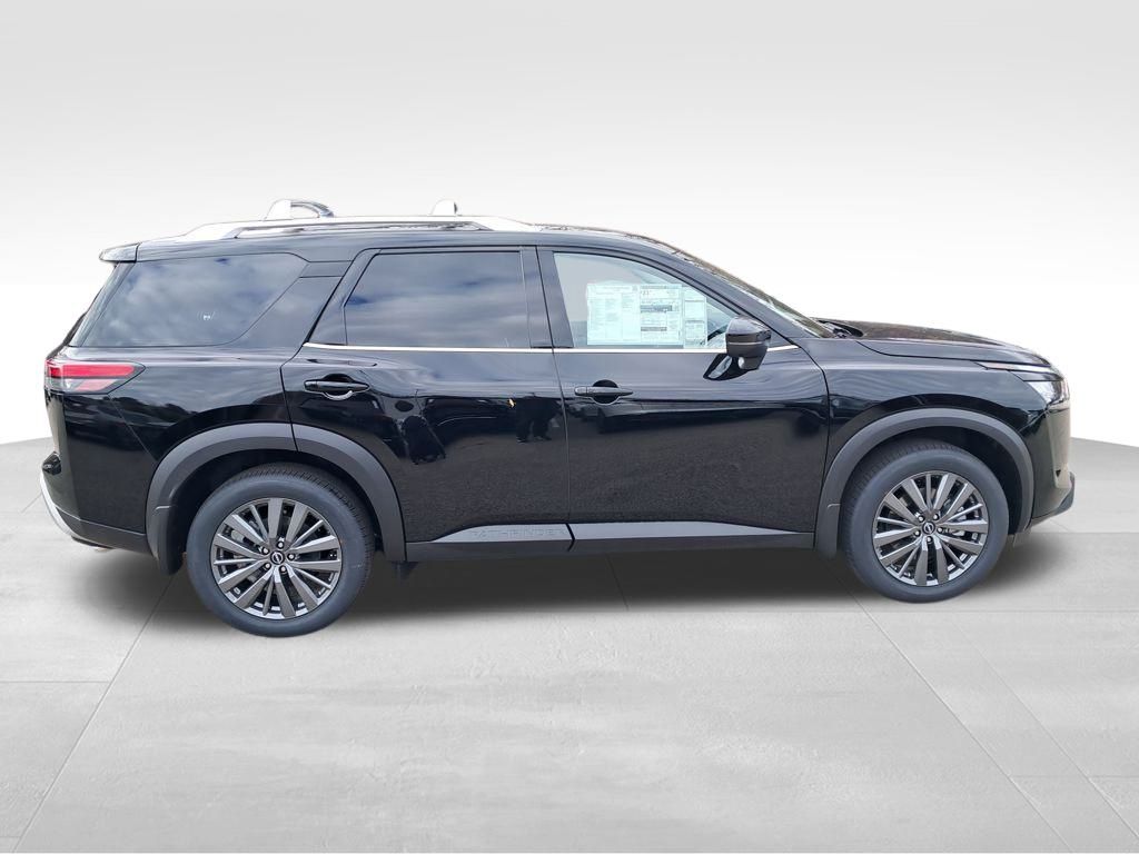 2025 Nissan Pathfinder SL photo 3