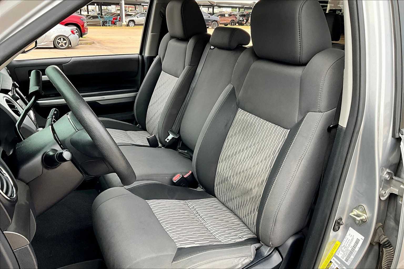 2017 Toyota Tundra SR5 photo 7