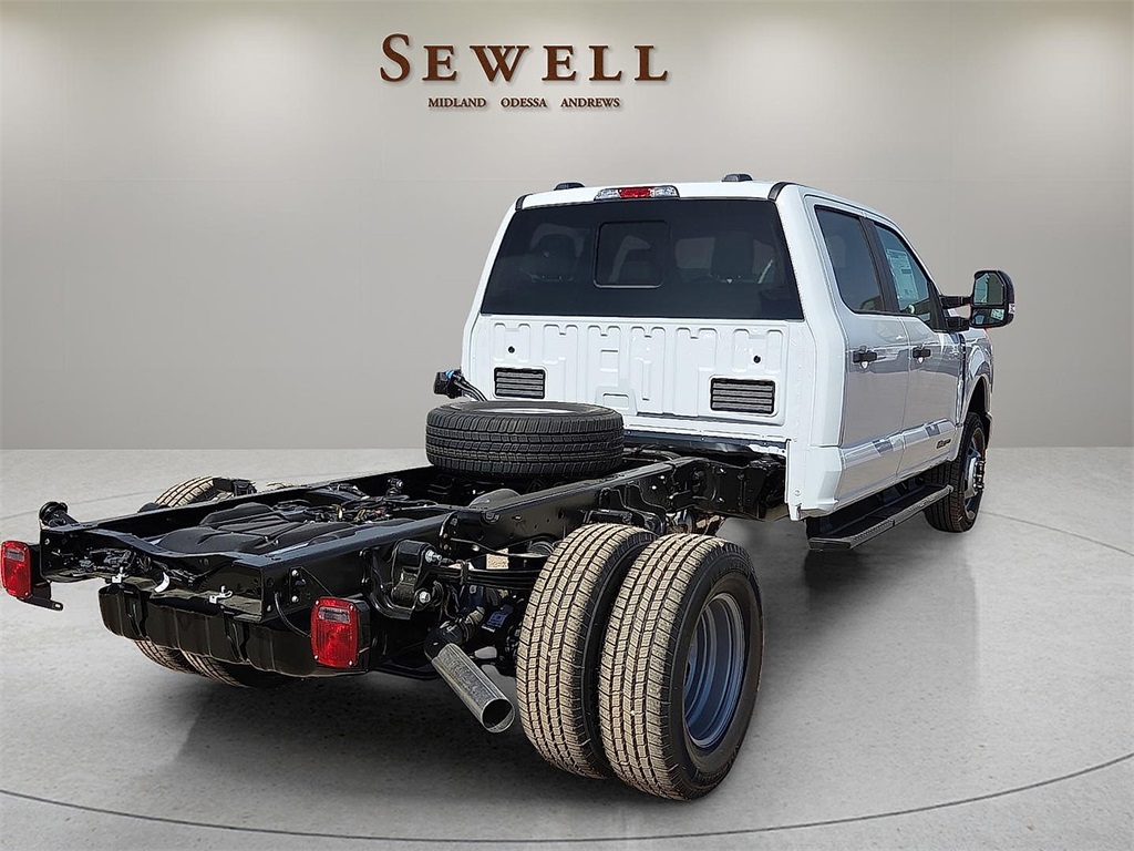 2025 Ford F-350 Super Duty Chassis Cab XL's photo
