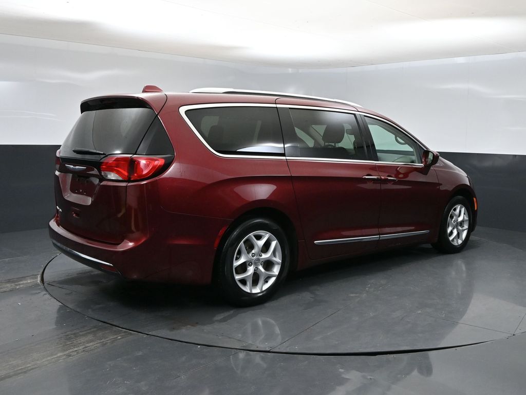 Used 2018 Chrysler Pacifica Touring L with VIN 2C4RC1BG1JR128768 for sale in McPherson, KS