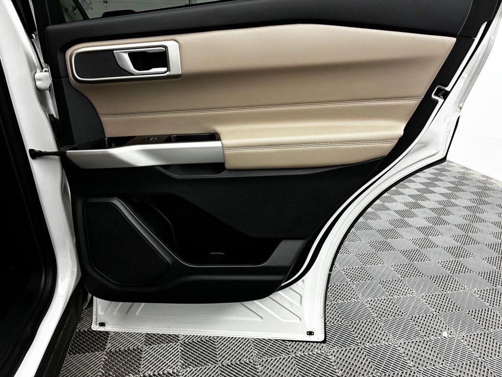 2023 Ford Explorer XLT photo 26