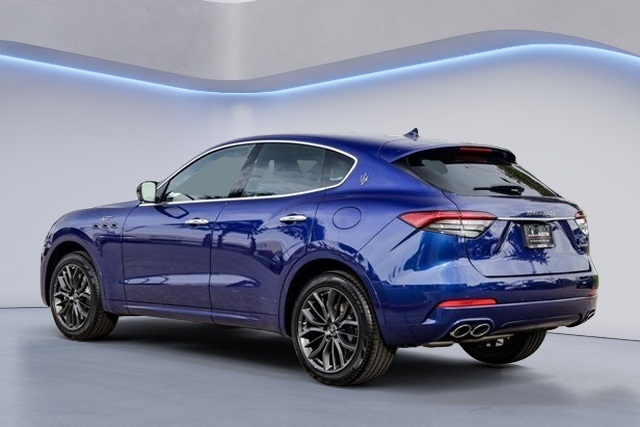 2024 Maserati Levante GT photo 5