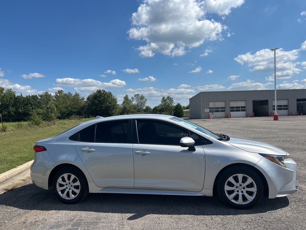 2023 Toyota Corolla LE photo 4