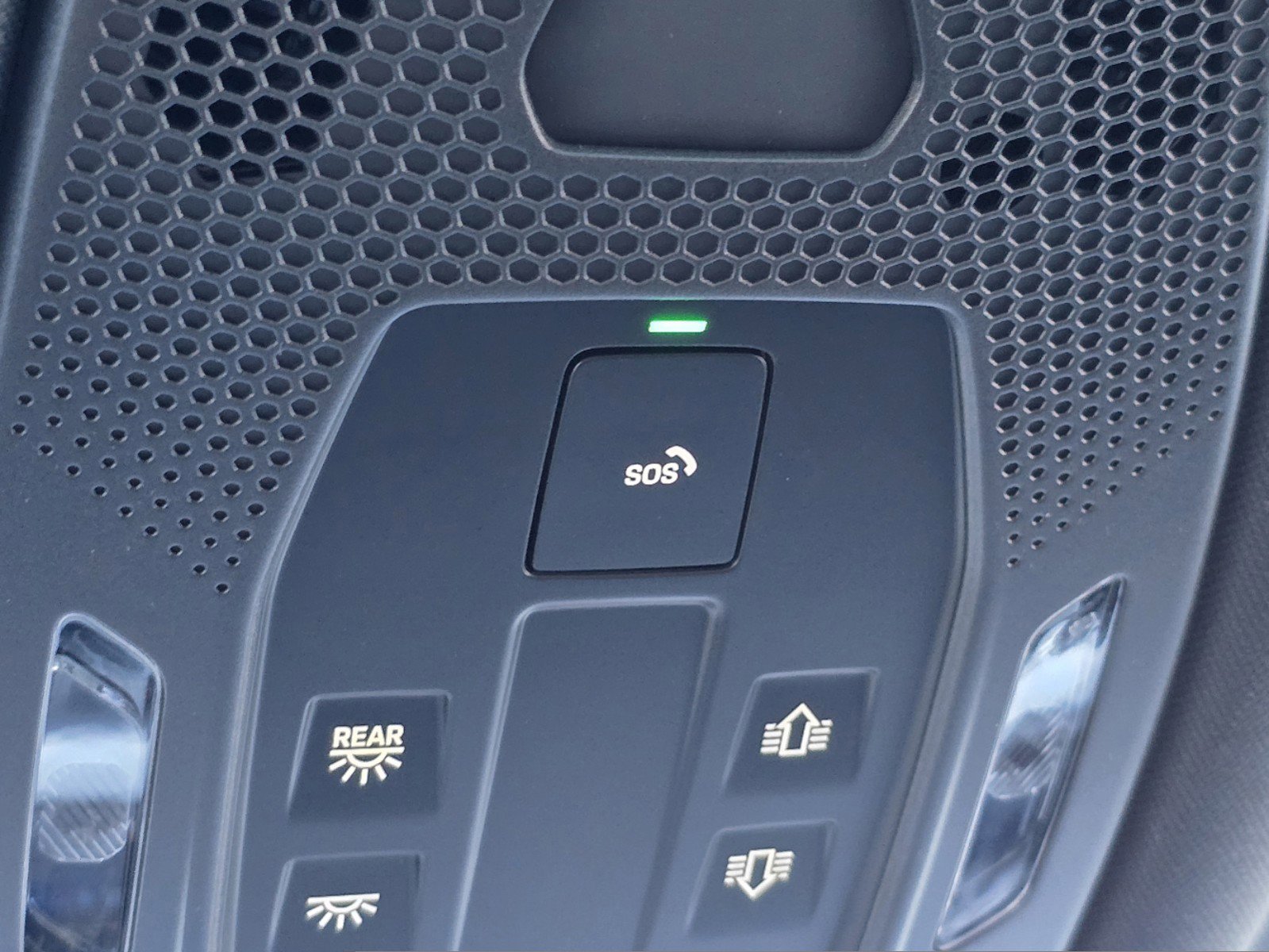 2025 Porsche Cayenne photo 8