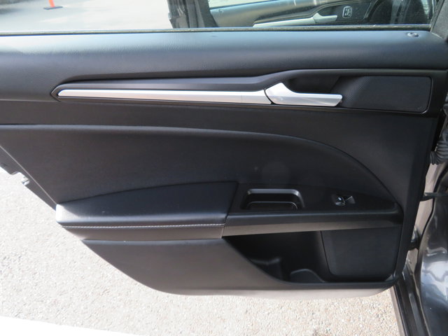 2020 Ford Fusion Titanium photo 16