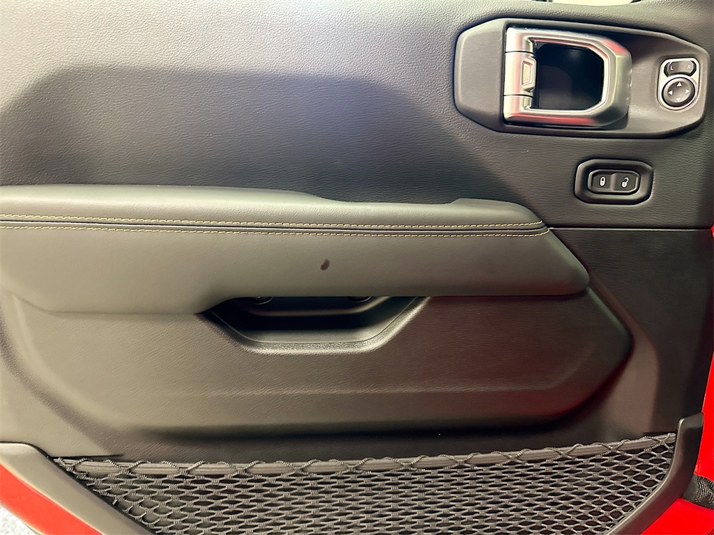 2025 Jeep Wrangler Sahara photo 20