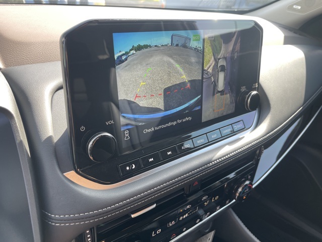 2023 Nissan Rogue SL photo 17