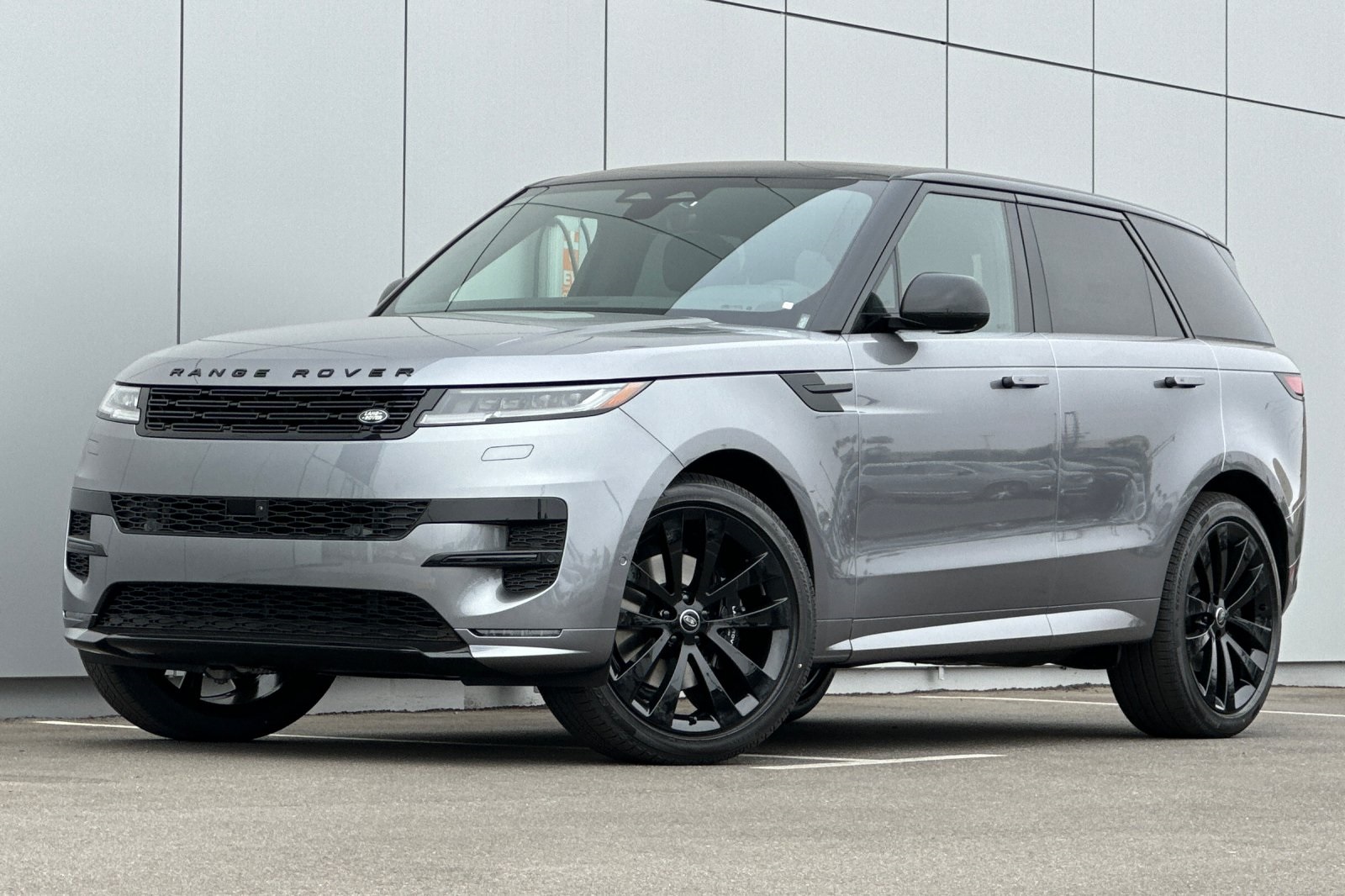 2025 Land Rover Range Rover Sport SE photo 2