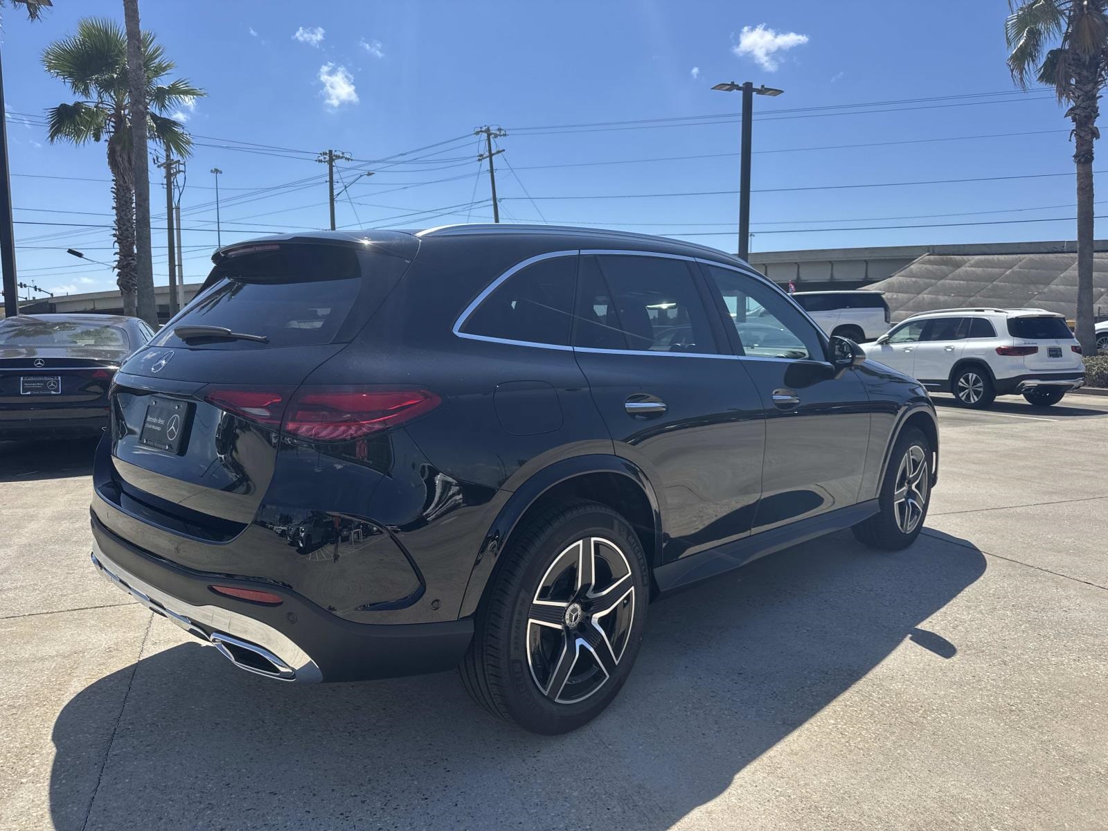 2026 Mercedes Benz GLC 300 photo 4