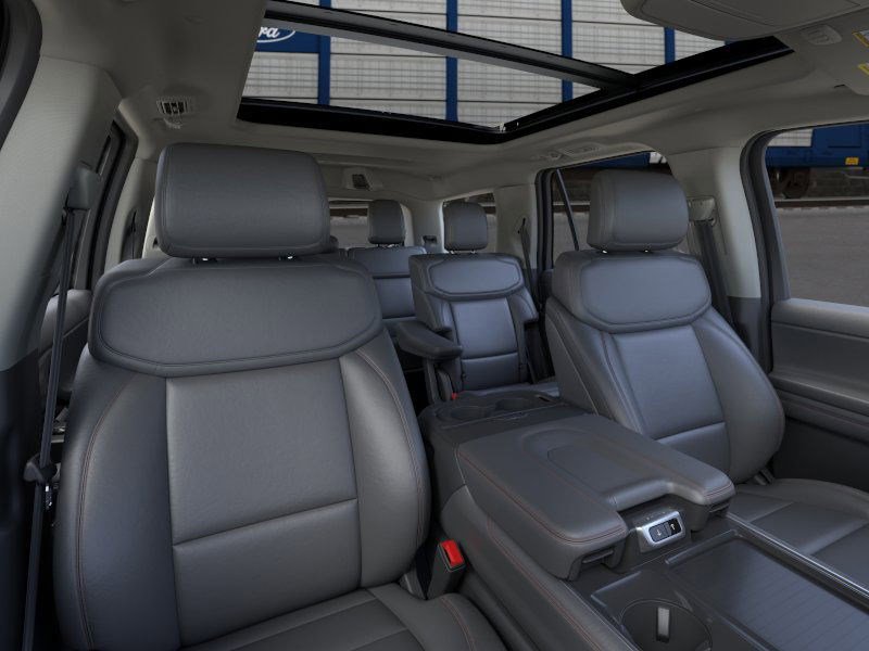 2025 Ford Expedition photo 7