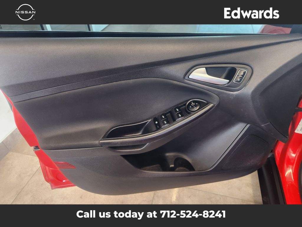 2015 Ford Focus SE photo 15