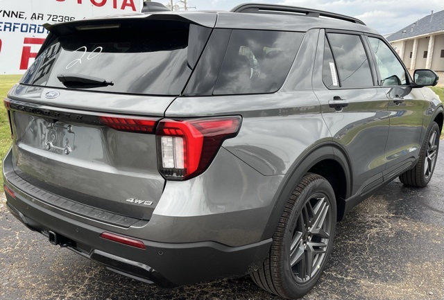 2025 Ford Explorer ST-Line photo 3