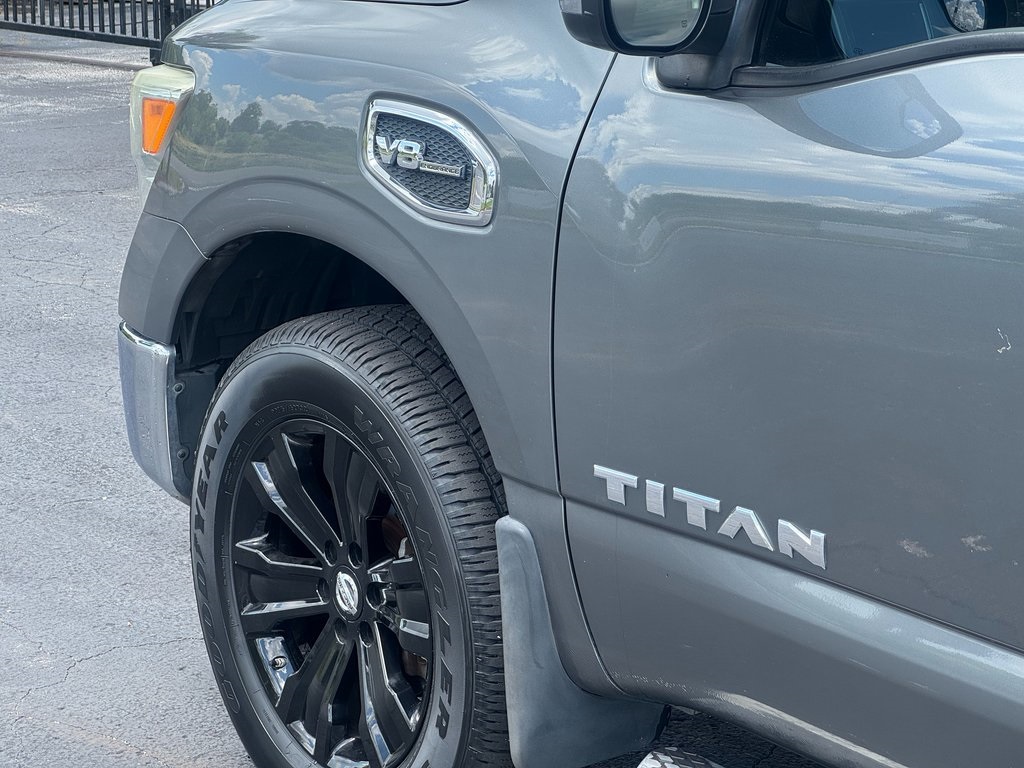 2017 Nissan Titan SL photo 5
