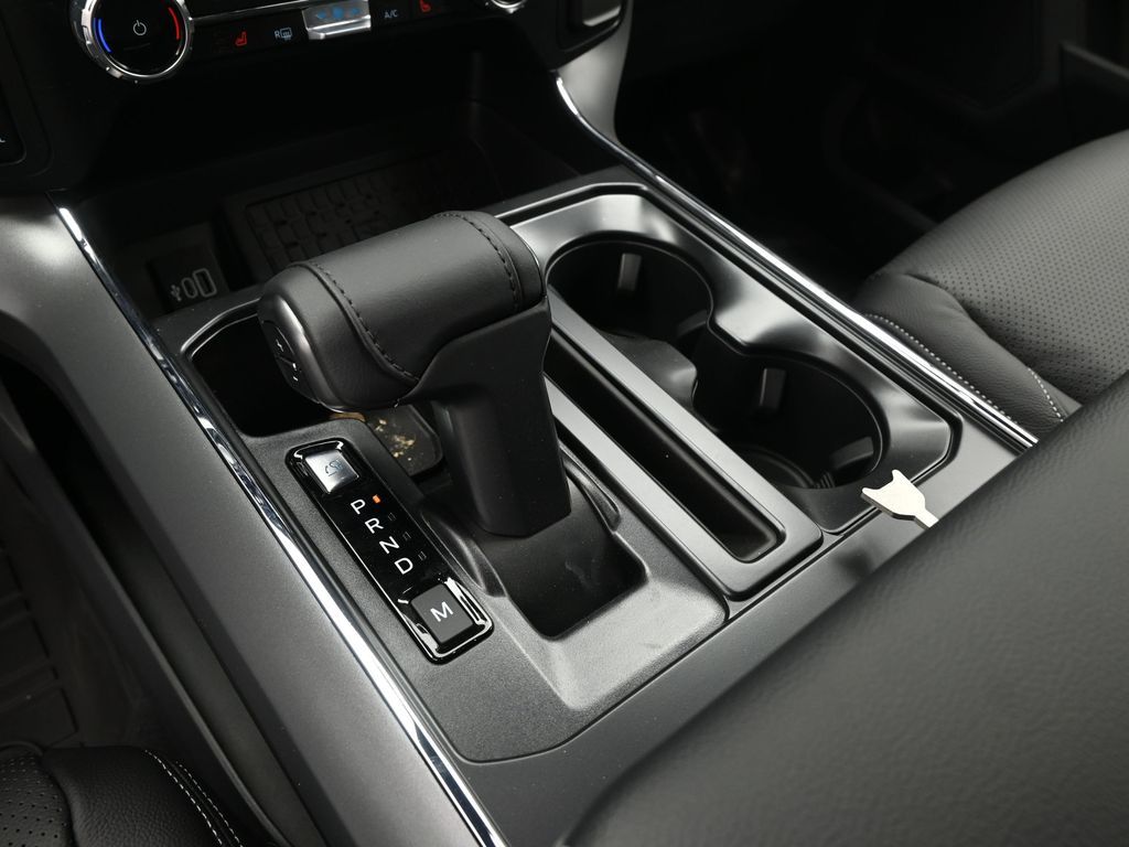 2025 Ford F-150 XLT photo 15