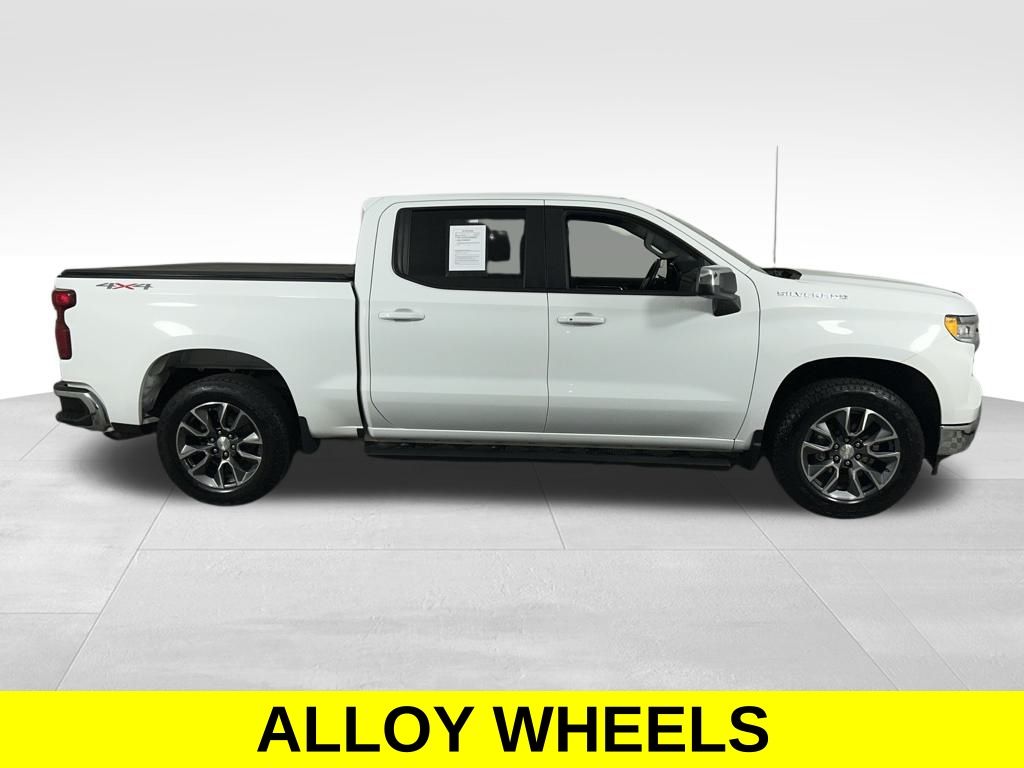 2022 Chevrolet Silverado 1500 LT photo 3
