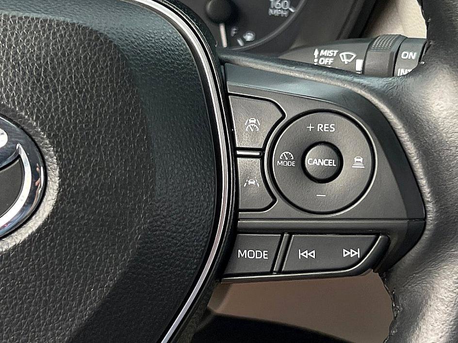 2023 Toyota Corolla Cross LE photo 13