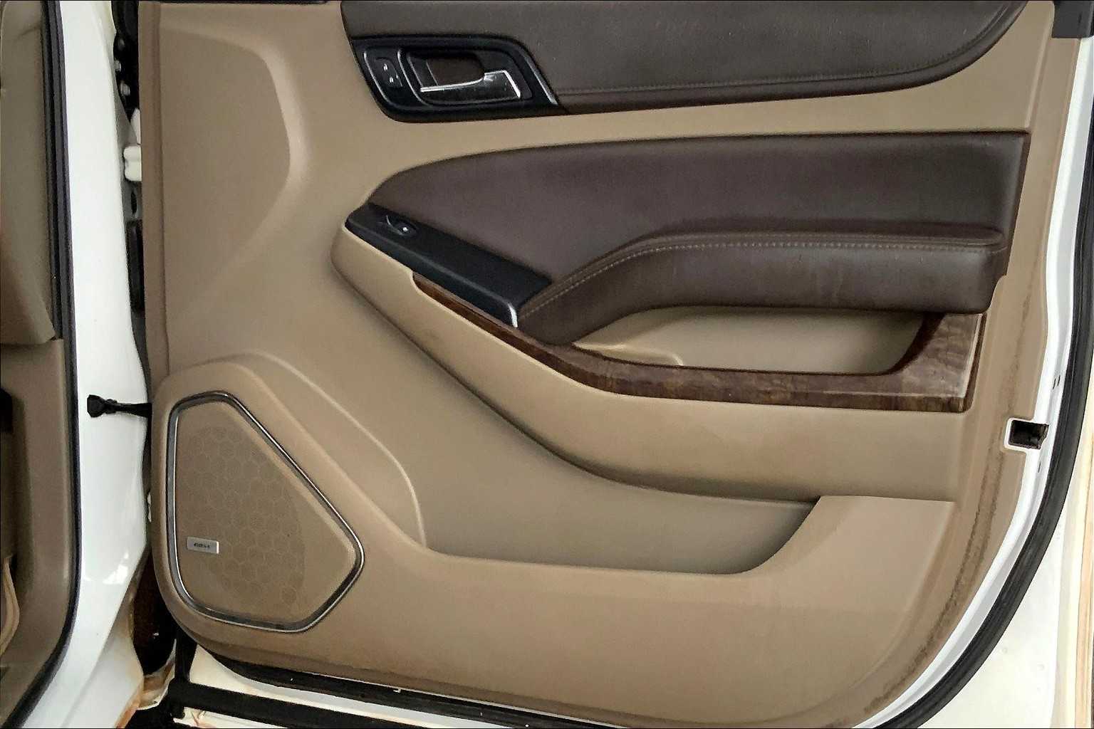 2017 Chevrolet Tahoe LT photo 18
