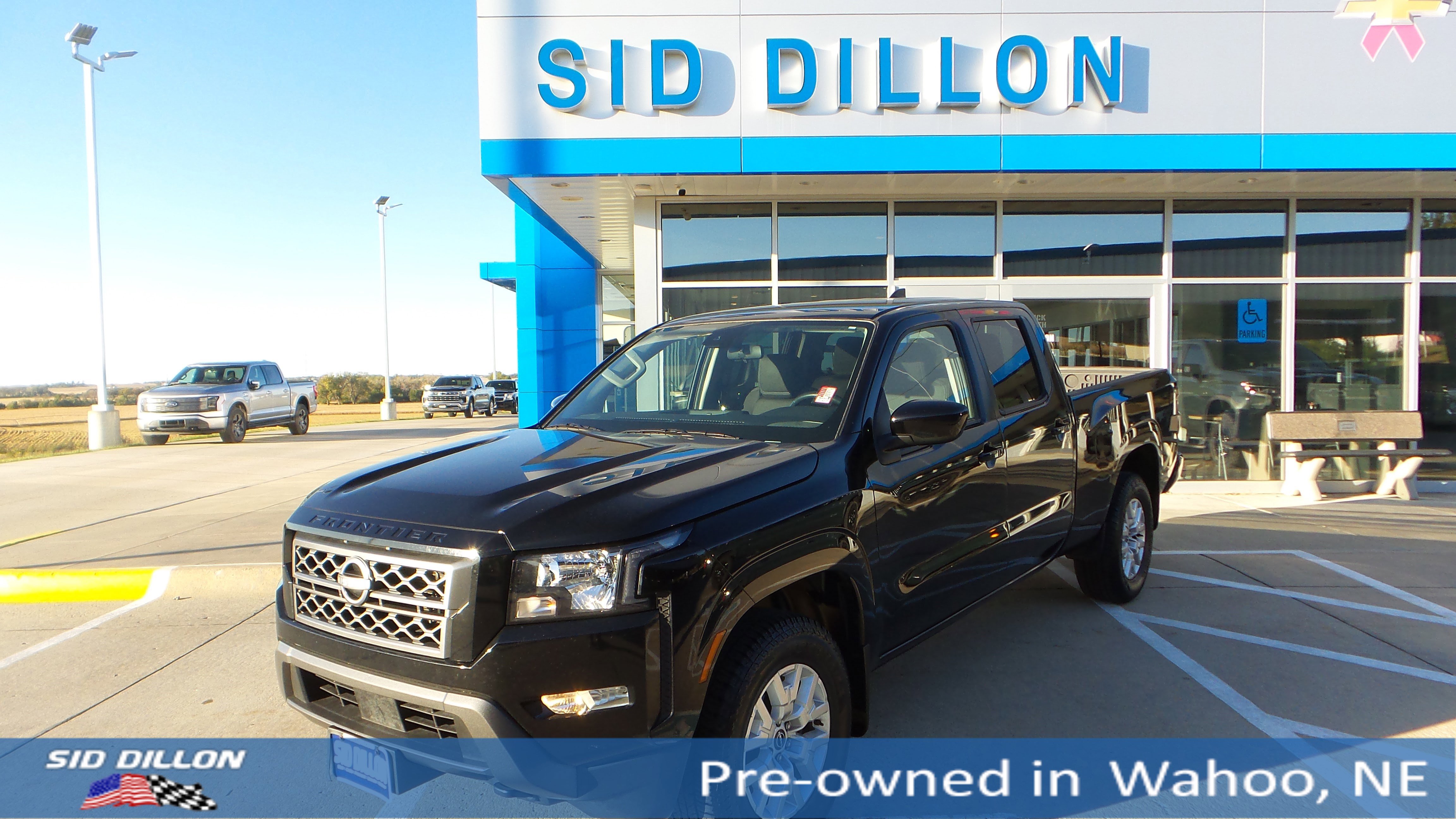 2022 Nissan Frontier SV's photo