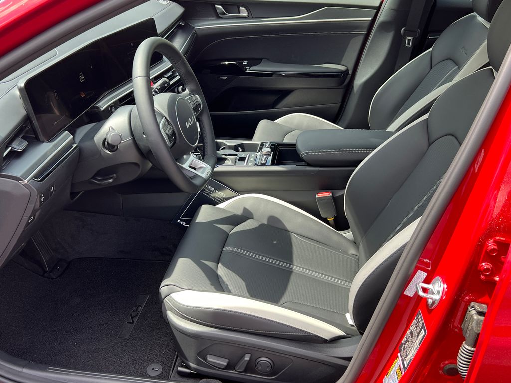 2025 Kia K5 GT-Line photo 9