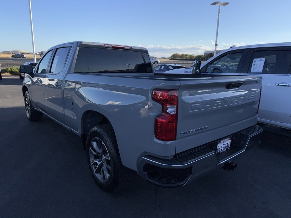 2024 Chevrolet Silverado 1500 LT photo 2