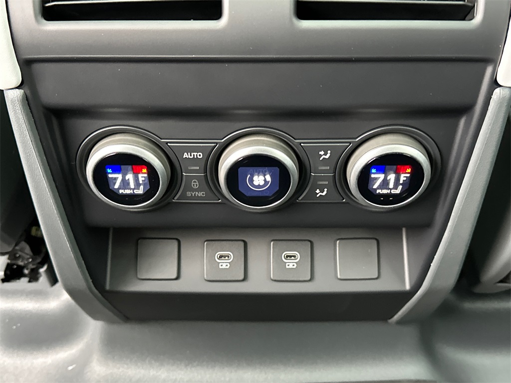 2025 Land Rover Defender 110 S photo 25