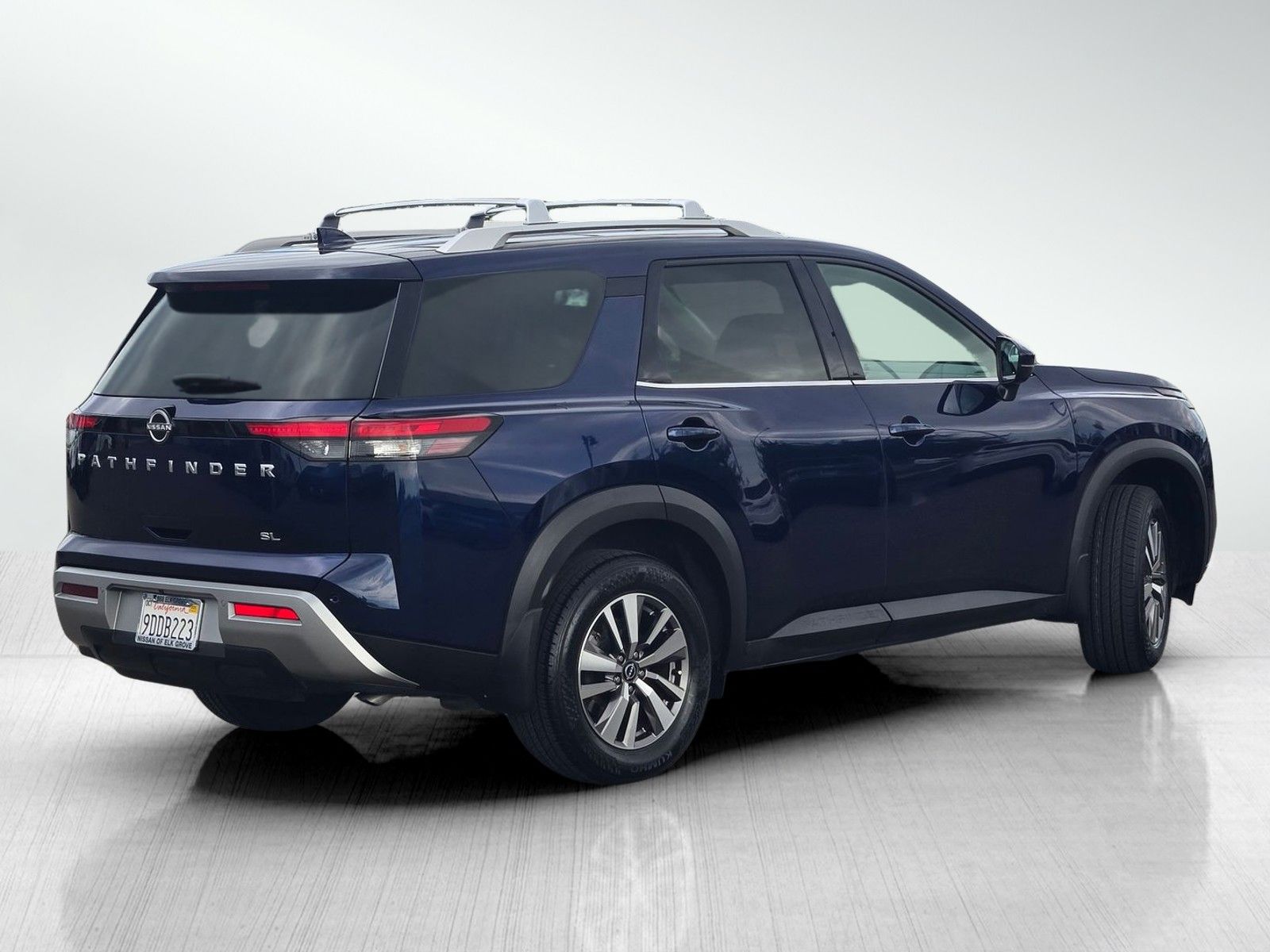 2022 Nissan Pathfinder SL photo 4