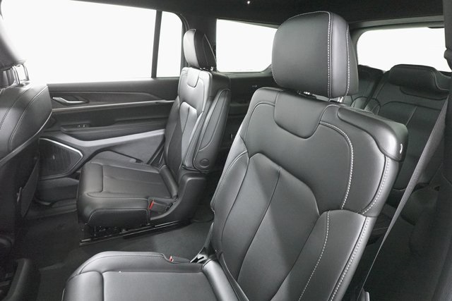 2025 Jeep Grand Cherokee Limited photo 25
