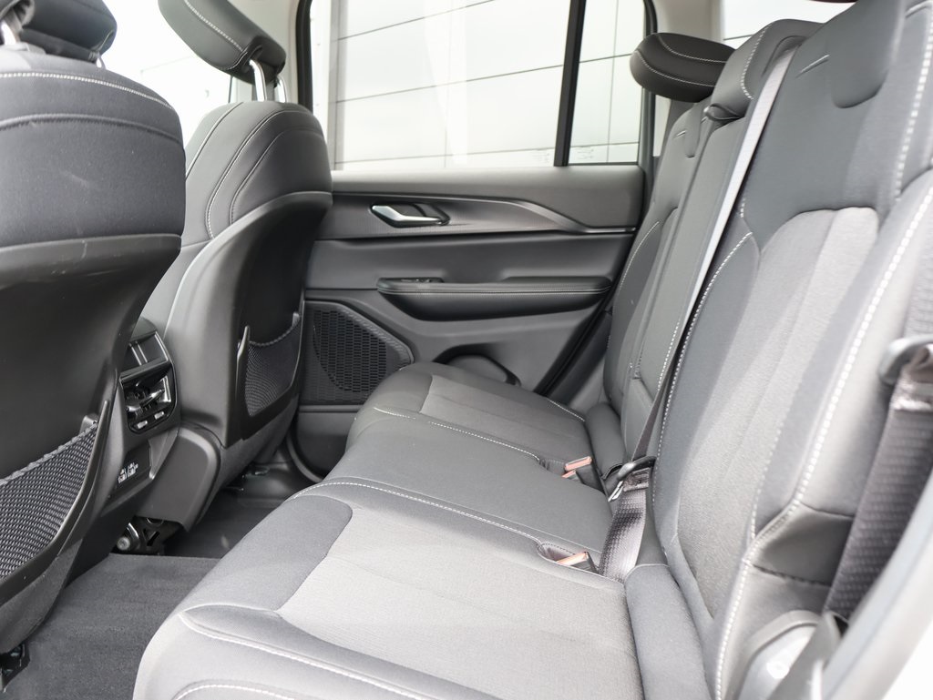 2023 Jeep Grand Cherokee Laredo X photo 17