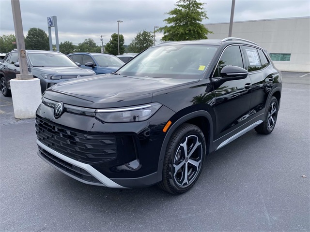 2025 Volkswagen Tiguan SE photo 2