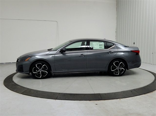 2025 Nissan Altima 2.5 SR photo 4