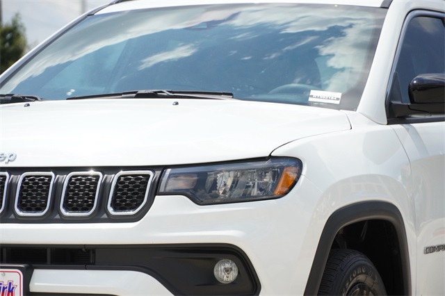 2024 Jeep Compass Latitude photo 3