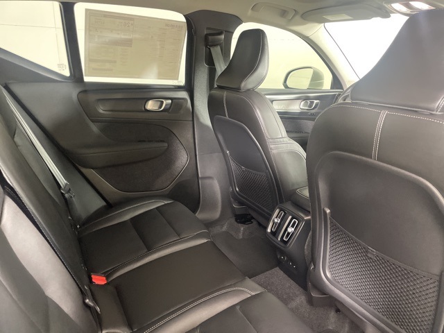 2025 Volvo XC40 Core photo 15